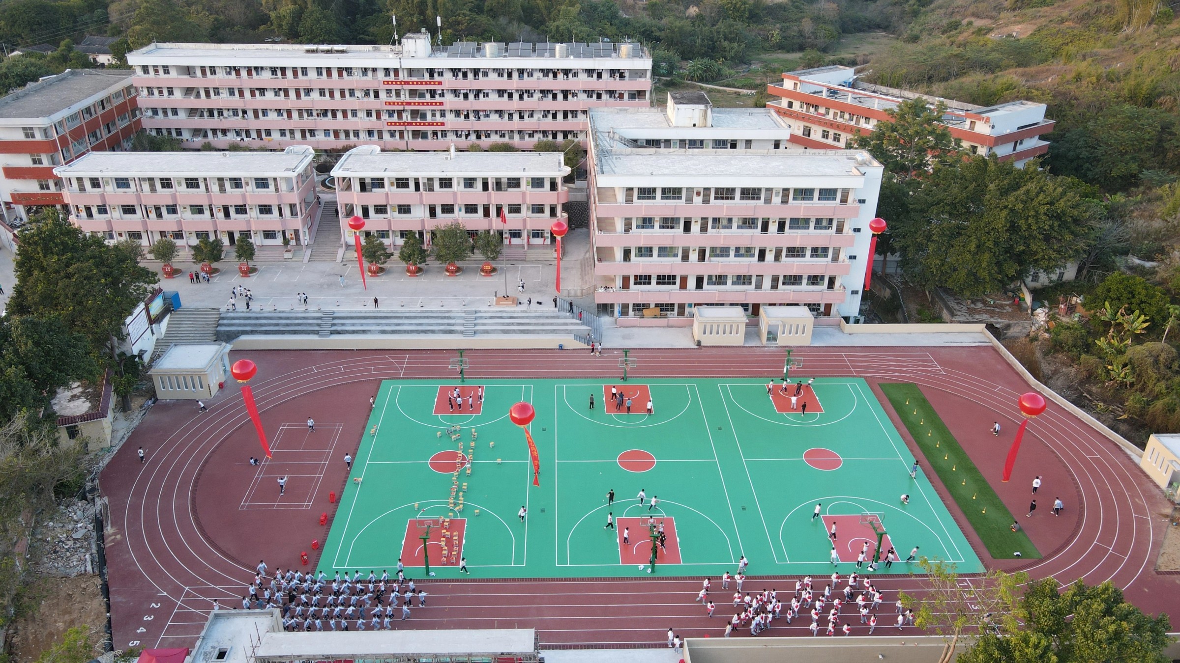 東留中學(1).jpg